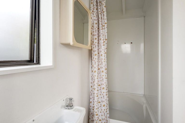 Photo of property in 21 Walcot Street, Bromley, Christchurch, 8062