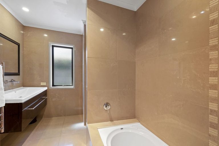 Photo of property in 9 Sampson Avenue, Waiwhakaiho, New Plymouth, 4312