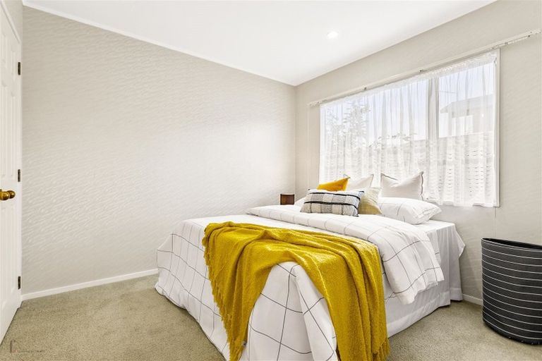 Photo of property in 10 Suncrest Drive, West Harbour, Auckland, 0618