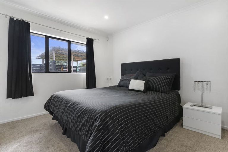 Photo of property in 14a Millbrook Road, Henderson, Auckland, 0612