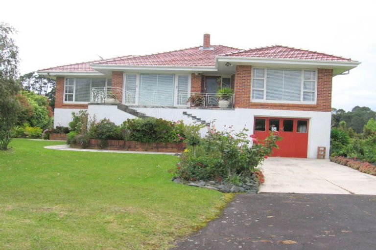 Photo of property in 40 Shaw Road, Oratia, Auckland, 0604