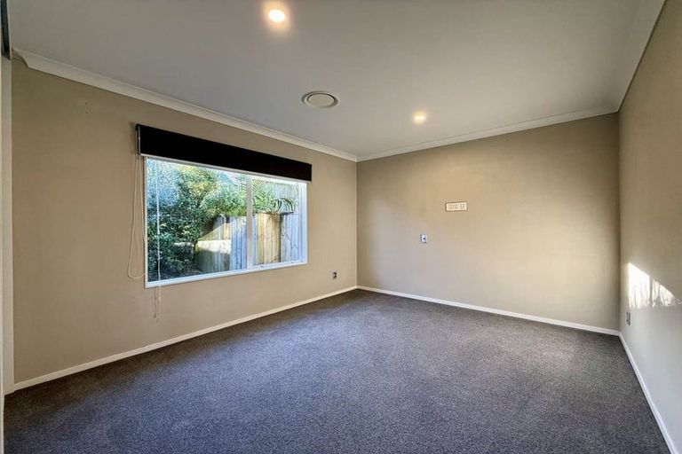 Photo of property in 13 Van Dyke Place, West Harbour, Auckland, 0618