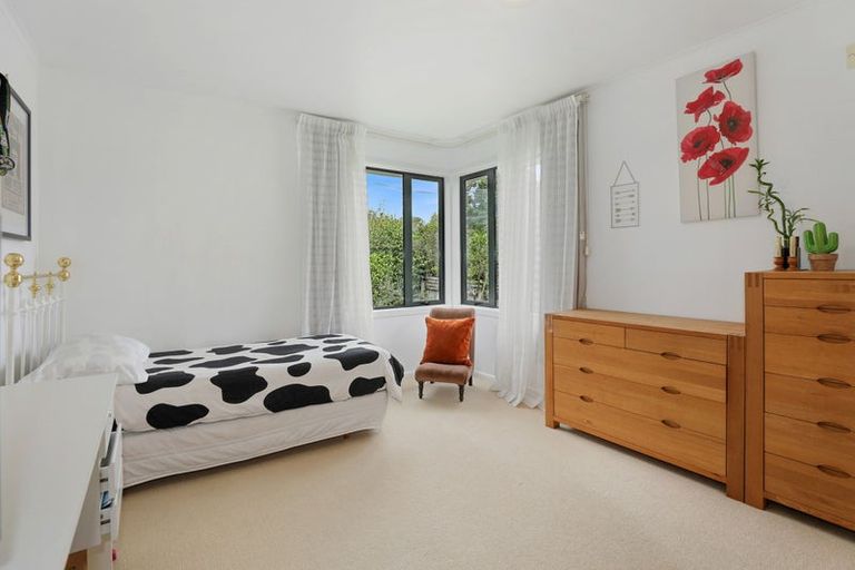 Photo of property in 2 Gradwell Place, Two Mile Bay, Taupo, 3330