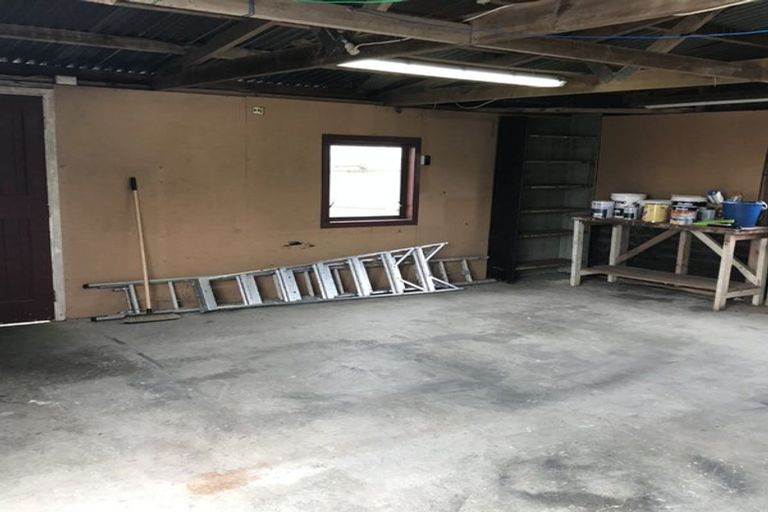 Photo of property in 88 Ruskin Road, Newlands, Wellington, 6037