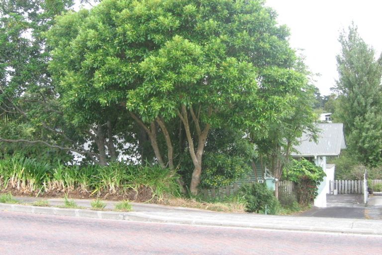 Photo of property in 30 Peach Road, Glenfield, Auckland, 0629