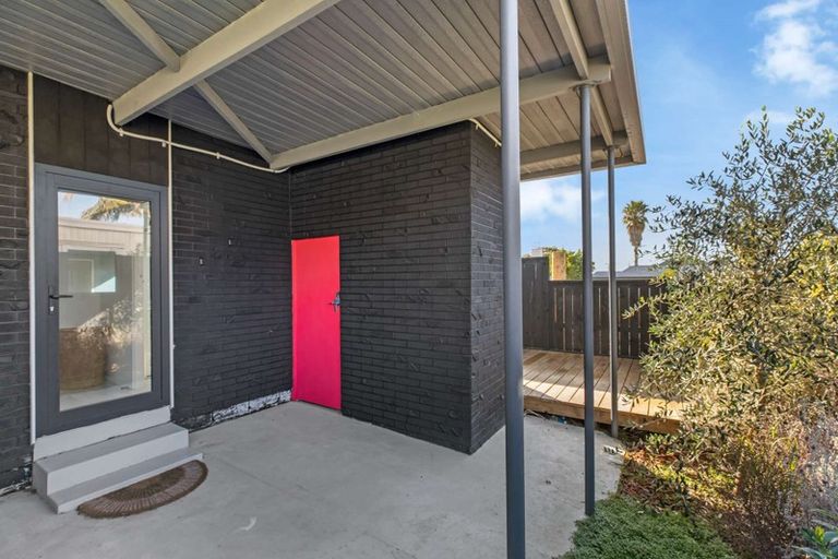 Photo of property in 3/132 Onewa Road, Northcote, Auckland, 0627