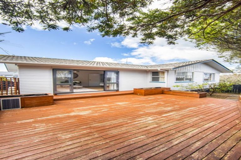 Photo of property in 90 Lantana Road, Green Bay, Auckland, 0604