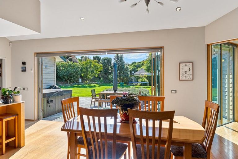 Photo of property in 4 Lamont Place, Waikanae, 5036