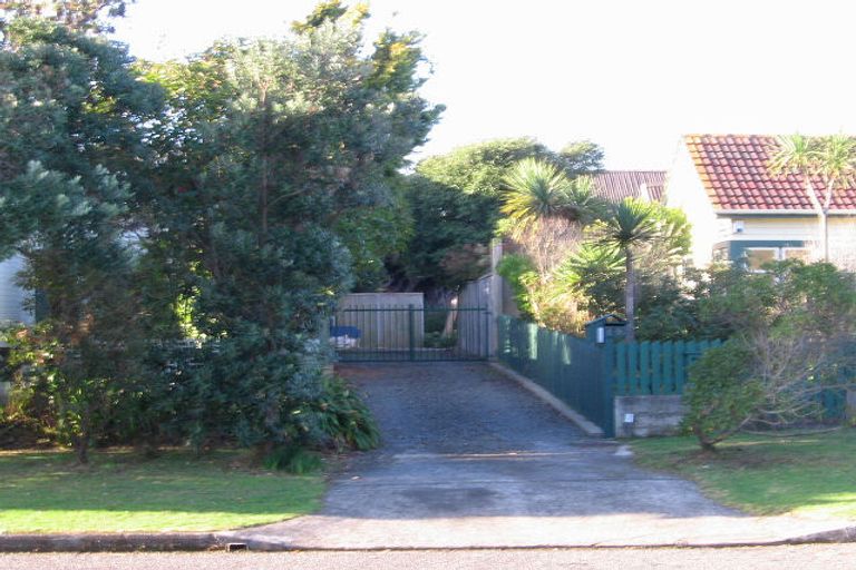 Photo of property in 19a Rauparaha Street, Waikanae Beach, Waikanae, 5036