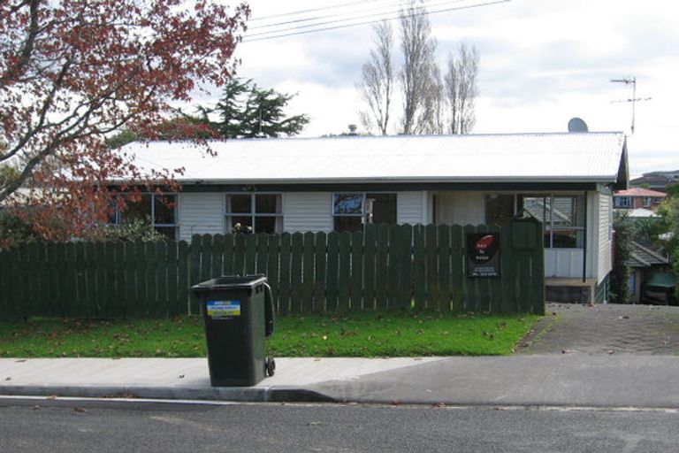 Photo of property in 2/7 O'halloran Road, Howick, Auckland, 2014