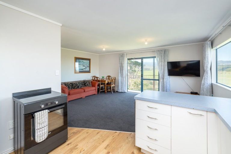 Photo of property in 32 Whangaimoana Beach Road, Whangaimoana, Pirinoa, 5772