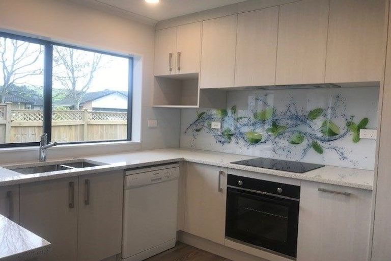 Photo of property in 1 Belcoo Crescent, East Tamaki, Auckland, 2013