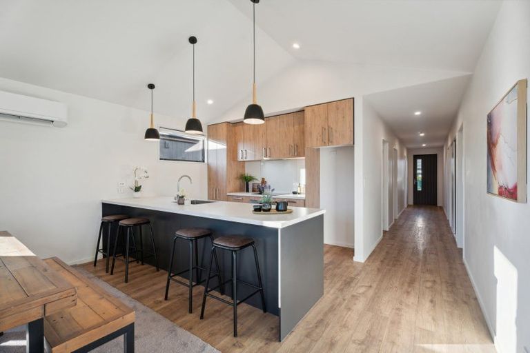 Photo of property in 5 Matakanui Lane, Wanaka, 9305