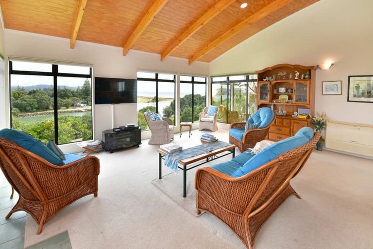 Photo of property in 2/42 Amorino Drive, Red Beach, 0932