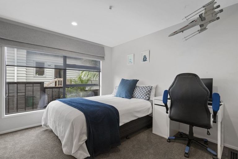 Photo of property in 216 Greenhithe Road, Greenhithe, Auckland, 0632