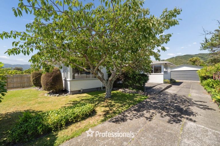 Photo of property in 15 Wetherby Grove, Wainuiomata, Lower Hutt, 5014