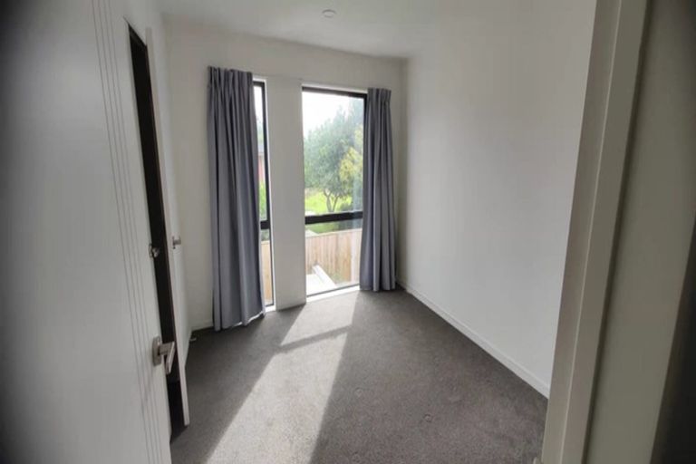 Photo of property in 11 Waru Lane, Te Atatu Peninsula, Auckland, 0610