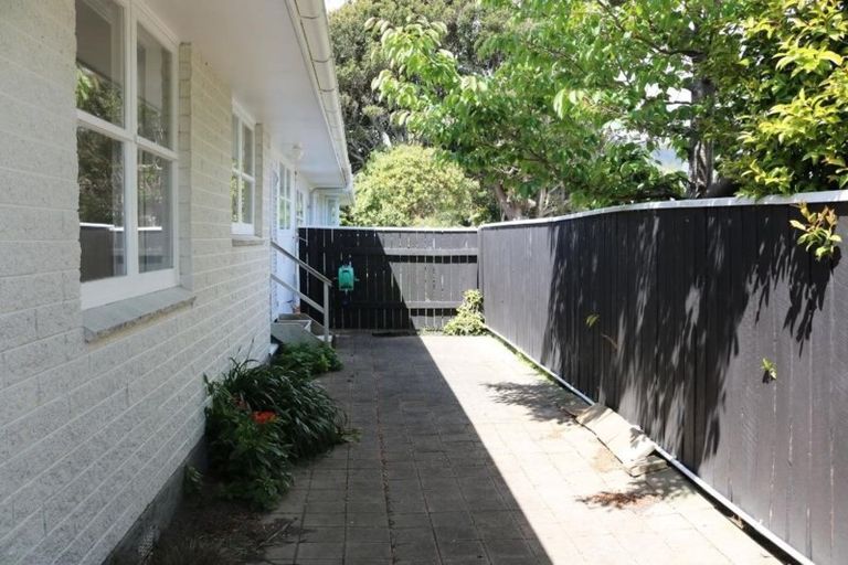 Photo of property in 2/53 Ludlam Crescent, Woburn, Lower Hutt, 5010