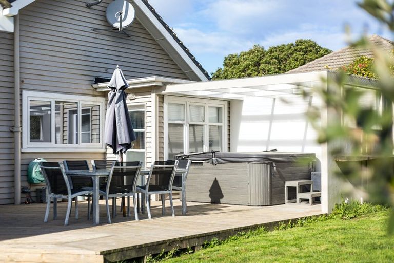 Photo of property in 3 Bell Street, Tawa, Wellington, 5028