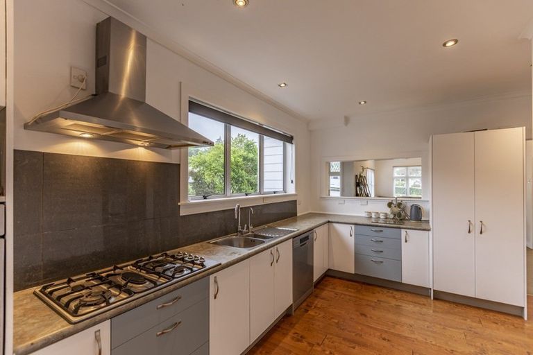 Photo of property in 2 Matthew Street, Waipawa, 4210