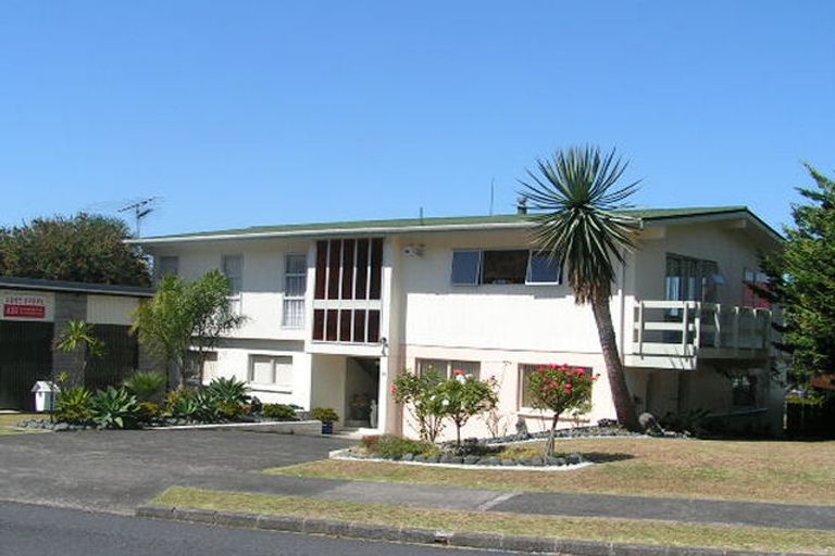Photo of property in 19 Ravenwood Drive, Forrest Hill, Auckland, 0620