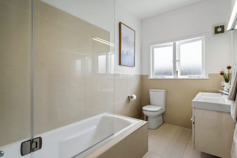 Photo of property in 165 Vauxhall Road, Narrow Neck, Auckland, 0624