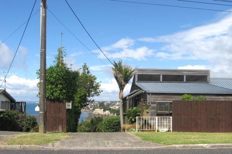 Photo of property in 1/17 Ridge Road, Waiake, Auckland, 0630