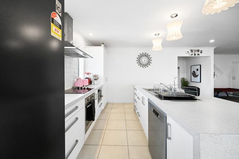 Photo of property in 56 Farnborough Drive, Grandview Heights, Hamilton, 3200