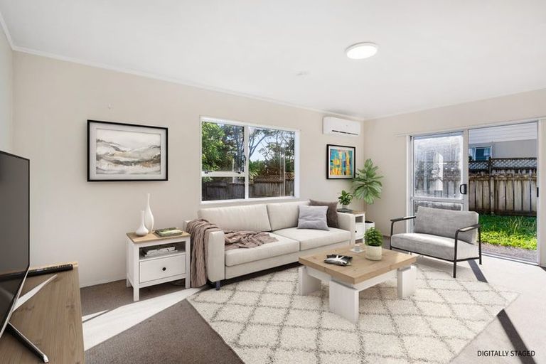 Photo of property in 10 Denver Avenue, Sunnyvale, Auckland, 0612