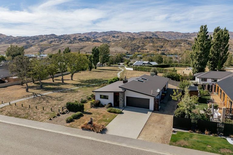 Photo of property in 54 Stratford Drive, Mount Pisa, Cromwell, 9383