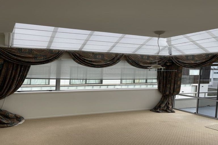 Photo of property in 2/14 Takutai Avenue, Bucklands Beach, Auckland, 2012