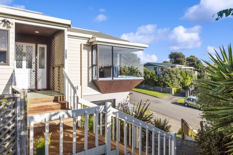 Photo of property in 15 Pine Ridge Terrace, Waikanae Beach, Waikanae, 5036