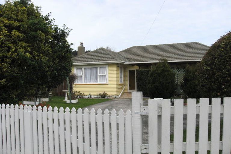 Photo of property in 21 Russell Road, Wainuiomata, Lower Hutt, 5014