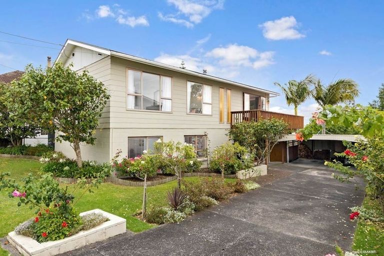 Photo of property in 20 Royal Road, Massey, Auckland, 0614