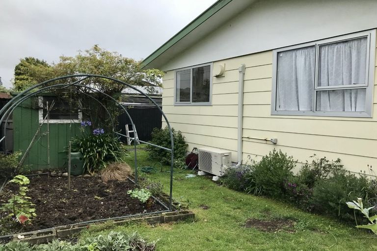 Photo of property in 38b Palmer Crescent, Silverstream, Upper Hutt, 5019