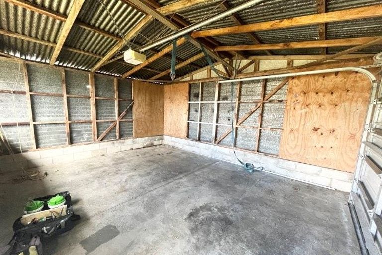 Photo of property in 5 Kokiri Street, Te Atatu South, Auckland, 0610