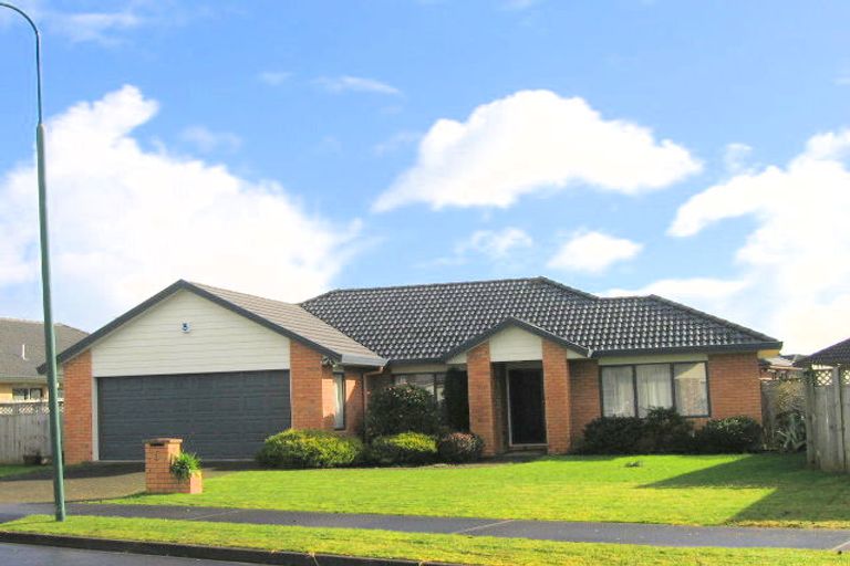 Photo of property in 5 Brompton Place, Burswood, Auckland, 2013