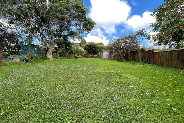 Photo of property in 90 Cliff View Drive, Green Bay, Auckland, 0604