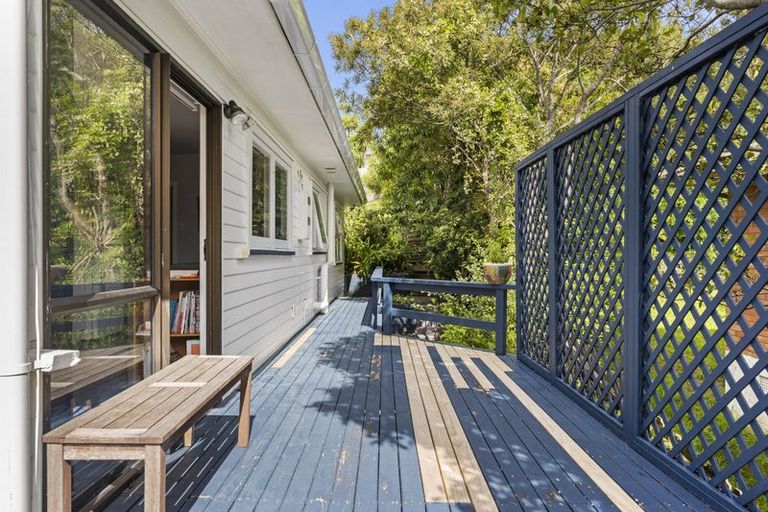 Photo of property in 77 Buscomb Avenue, Henderson, Auckland, 0610