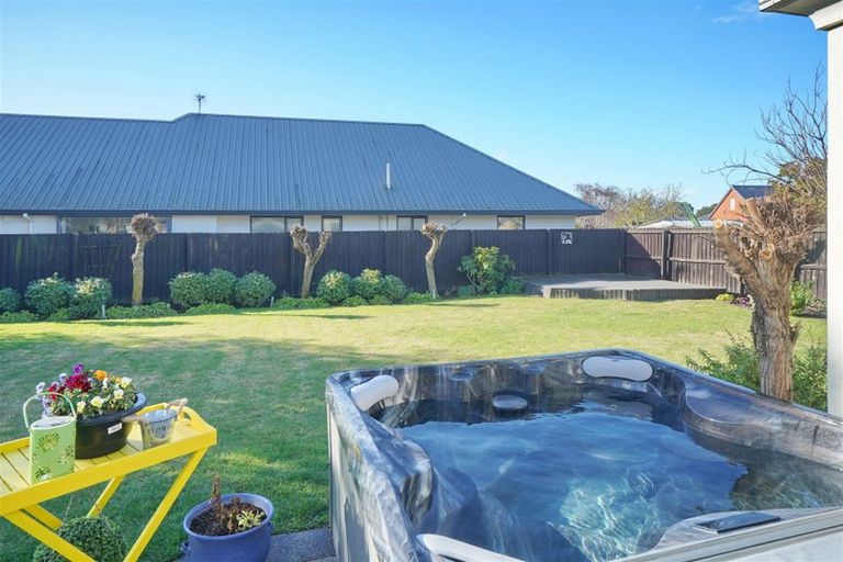 Photo of property in 2 The Stables, Woodend, 7610