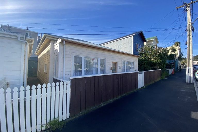 Photo of property in 28 Luxford Street, Berhampore, Wellington, 6023