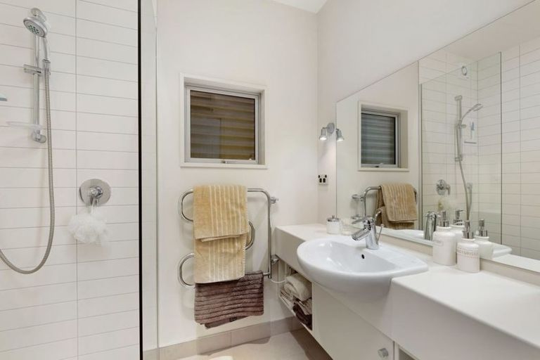 Photo of property in 166 Beacon Point Road, Wanaka, 9305