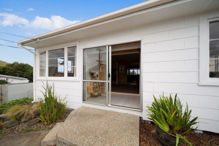 Photo of property in 52 South Road, Blagdon, New Plymouth, 4310