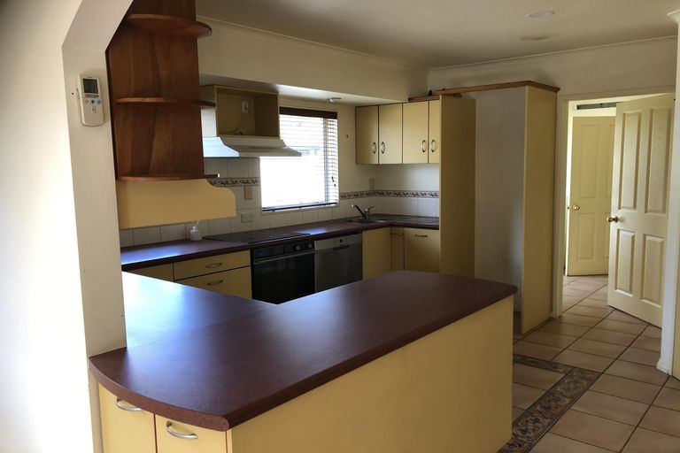 Photo of property in 46 Millstream Drive, Henderson, Auckland, 0610