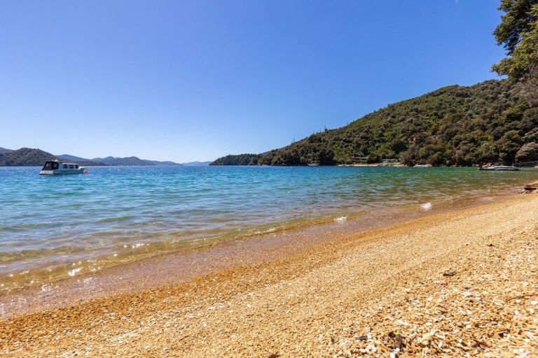 Photo of property in 2069 Queen Charlotte Drive, Ngakuta Bay, Picton, 7281