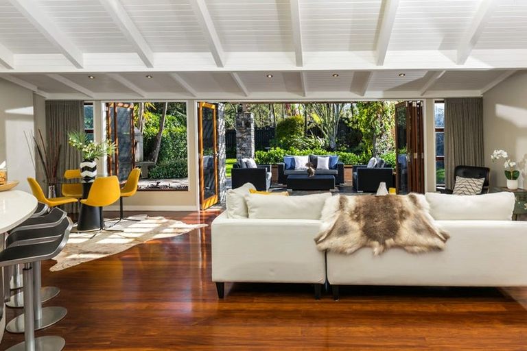 Photo of property in 1 The Knoll, Greenhithe, Auckland, 0632