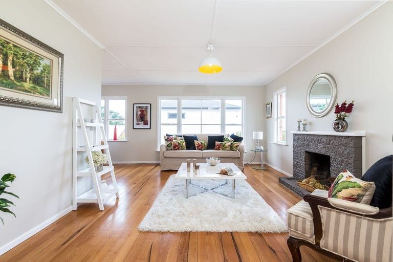 Photo of property in 215 Sunnynook Road, Wairau Valley, Auckland, 0627