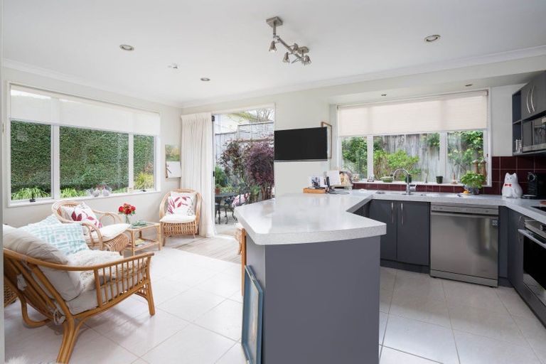 Photo of property in 2/12 Gradwell Place, Two Mile Bay, Taupo, 3330