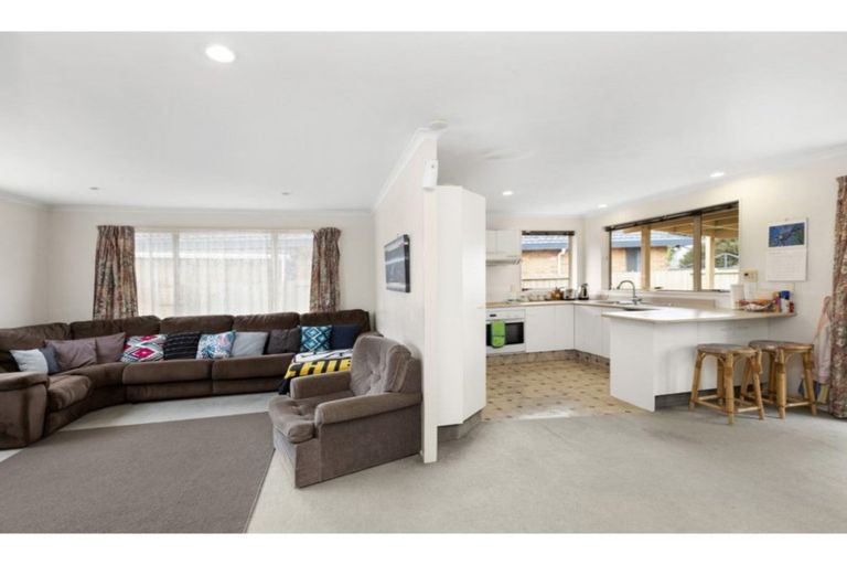 Photo of property in 10 Aldershot Place, Nawton, Hamilton, 3200