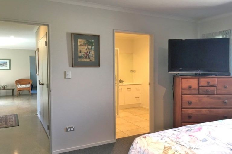 Photo of property in 369 One Tree Point Road, One Tree Point, 0118